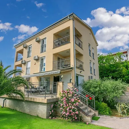 Dolores アパート