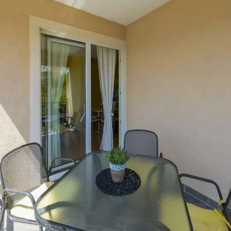 Dolores Apartment *