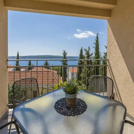 Dolores アパート