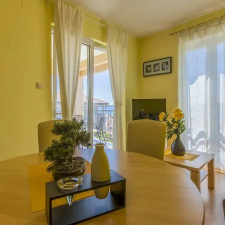 Dolores アパート ツリクヴェニツァ