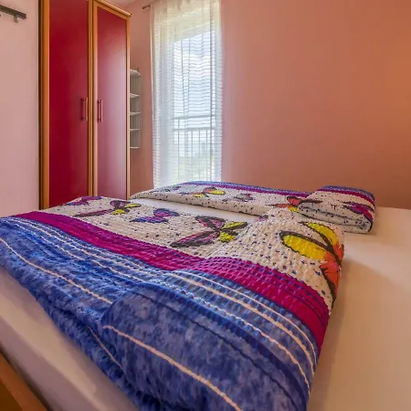 Dolores شقة تْسْغيكفانِتْسا